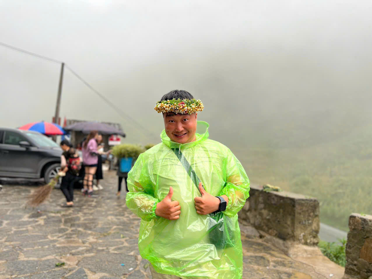 Dinh, a H’mong tour guide from Quản Bạ, Ha Giang with 9 years of experience
