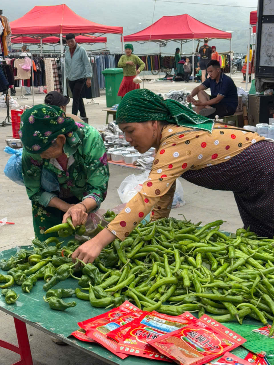 Hmong woman selling local goods at Meo Vac Sunday Market – authentic Ha Giang experience